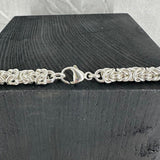 KONGE gradert, lyst halskjede