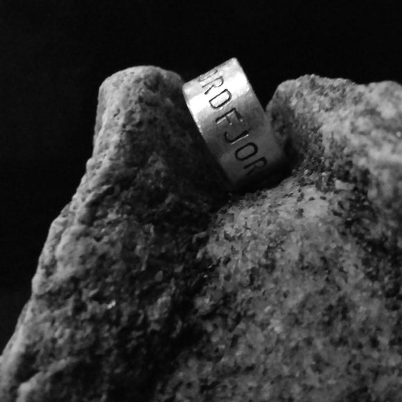 9 mm ring med små bokstavar