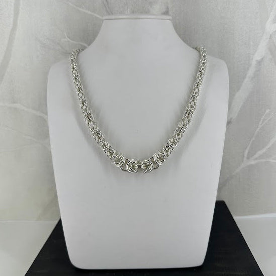 Handlaga halskjeder (ringteknikk)