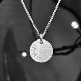 1,5 cm amulett med diverse tekstar