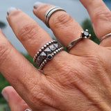 2 mm kulering med stein