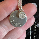 2 cm amulett med eigen tekst og knott