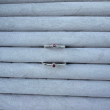 2 mm glatt ring med stein