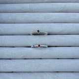 2 mm glatt ring med stein