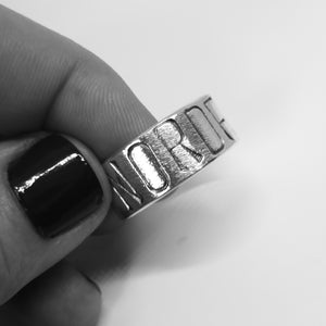 9 mm ring med eit ord/namn